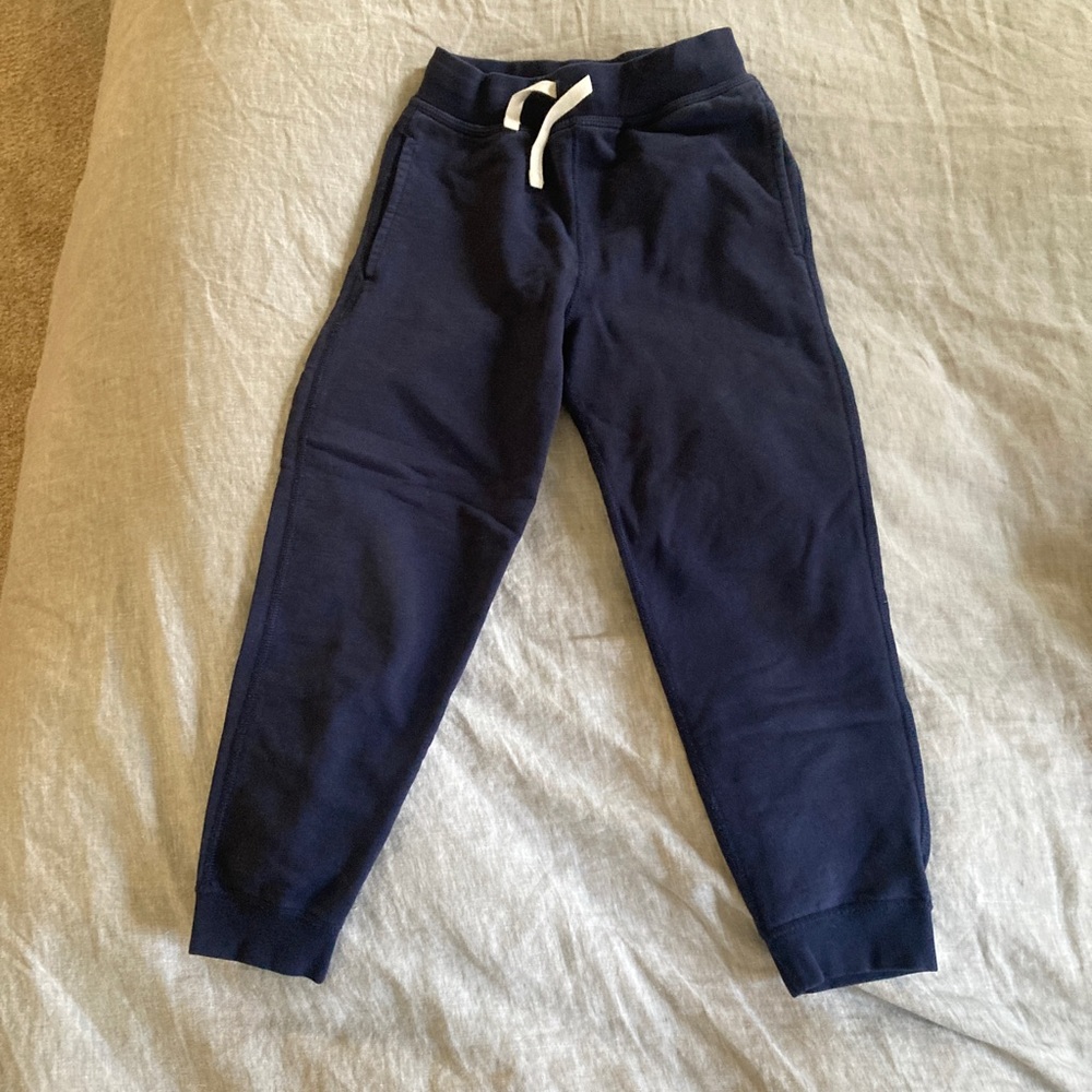 Hanna Andersson navy blue boys sweatpants, size 8